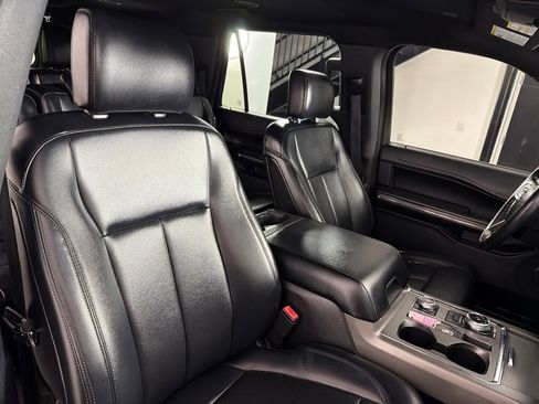 Used 2019 Ford Expedition Max XLT w/ Equipment Group 201A AWD/4WD image 26