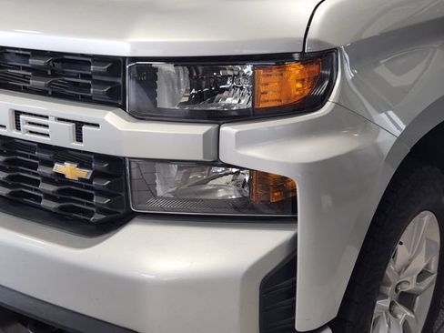 Used 2020 Chevrolet Silverado 1500 Custom w/ Custom Value Package AWD/4WD image 6