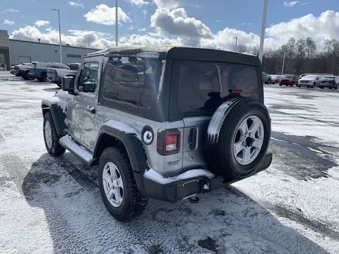 Used 2019 Jeep Wrangler Sport image 6
