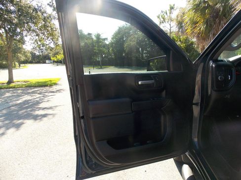 Used 2020 Chevrolet Silverado 1500 Custom w/ Custom Value Package RWD image 11