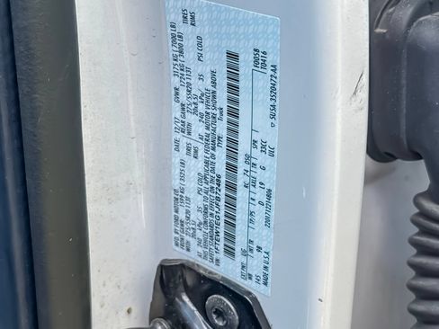 Used 2018 Ford F150 Platinum w/ Equipment Group 701A Luxury AWD/4WD image 40