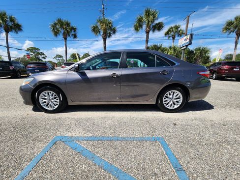 Used 2016 Toyota Camry LE FWD image 2