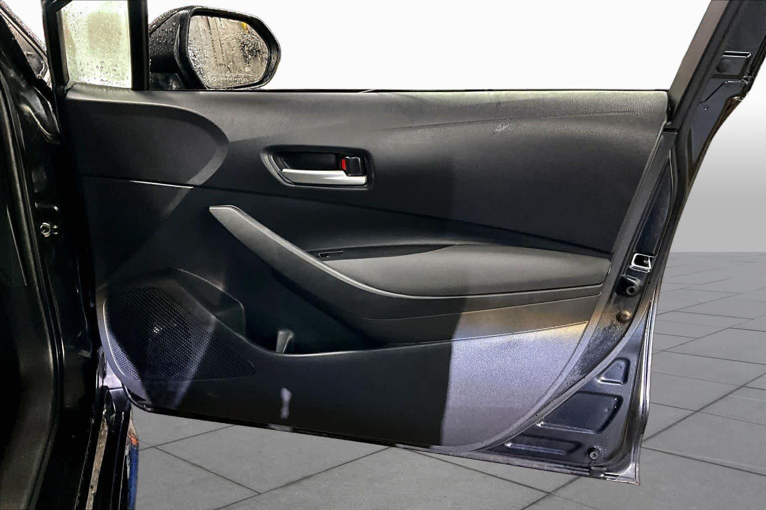 Used 2021 Toyota Corolla LE w/ Carpet Mat Package (TMS) FWD image 21