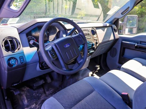 Used 2015 Ford F550 2WD Regular Cab Super Duty image 8
