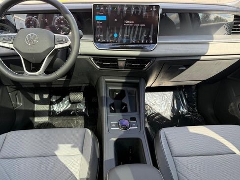 New 2025 Volkswagen Tiguan SE image 6