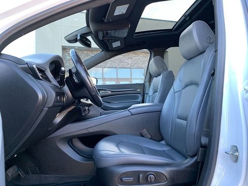 Used 2023 Buick Enclave Essence image 30