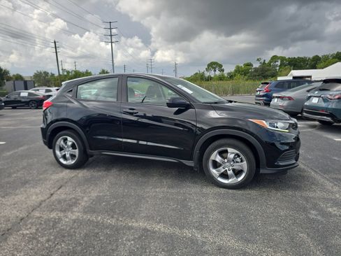 Used 2022 Honda HR-V LX image 2