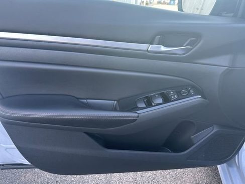 Certified 2024 Nissan Altima 2.5 SR w/ SR Premium Package image 28