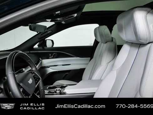 Used 2025 Cadillac Lyriq Luxury AWD/4WD image 5