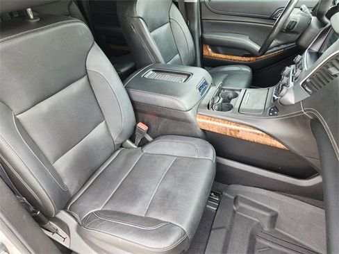 Used 2020 Chevrolet Suburban Premier image 15