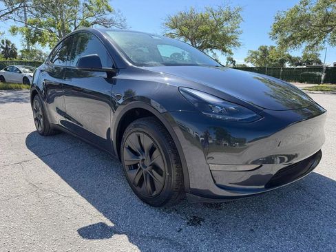 Used 2024 Tesla Model Y Long Range image 2