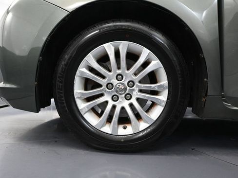 Used 2014 Toyota Sienna XLE image 15