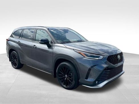 Used 2024 Toyota Highlander XSE AWD/4WD image 10