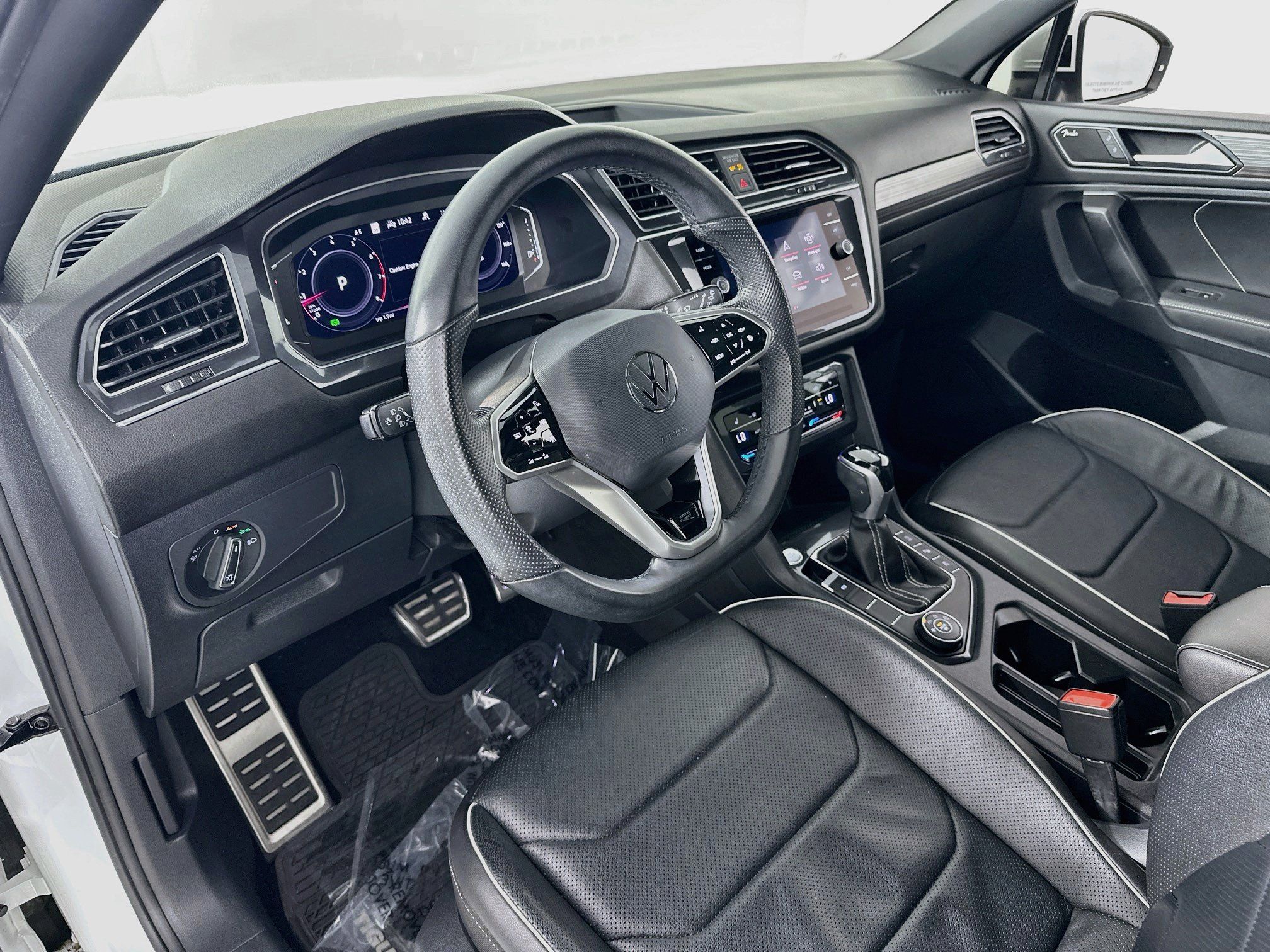 Used 2022 Volkswagen Tiguan SEL R-Line AWD/4WD image 9