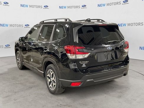 Used 2023 Subaru Forester Premium image 3