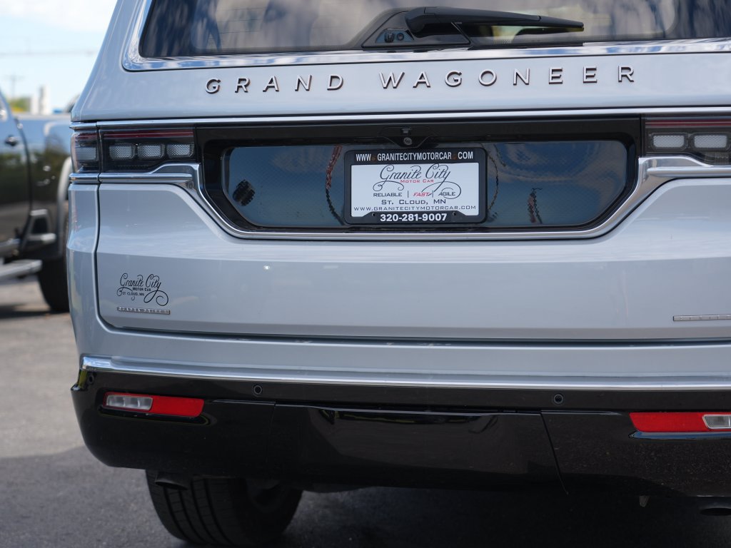 Used 2023 Jeep Grand Wagoneer Series III AWD/4WD image 11