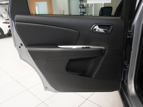 Used 2018 Dodge Journey SE image 22