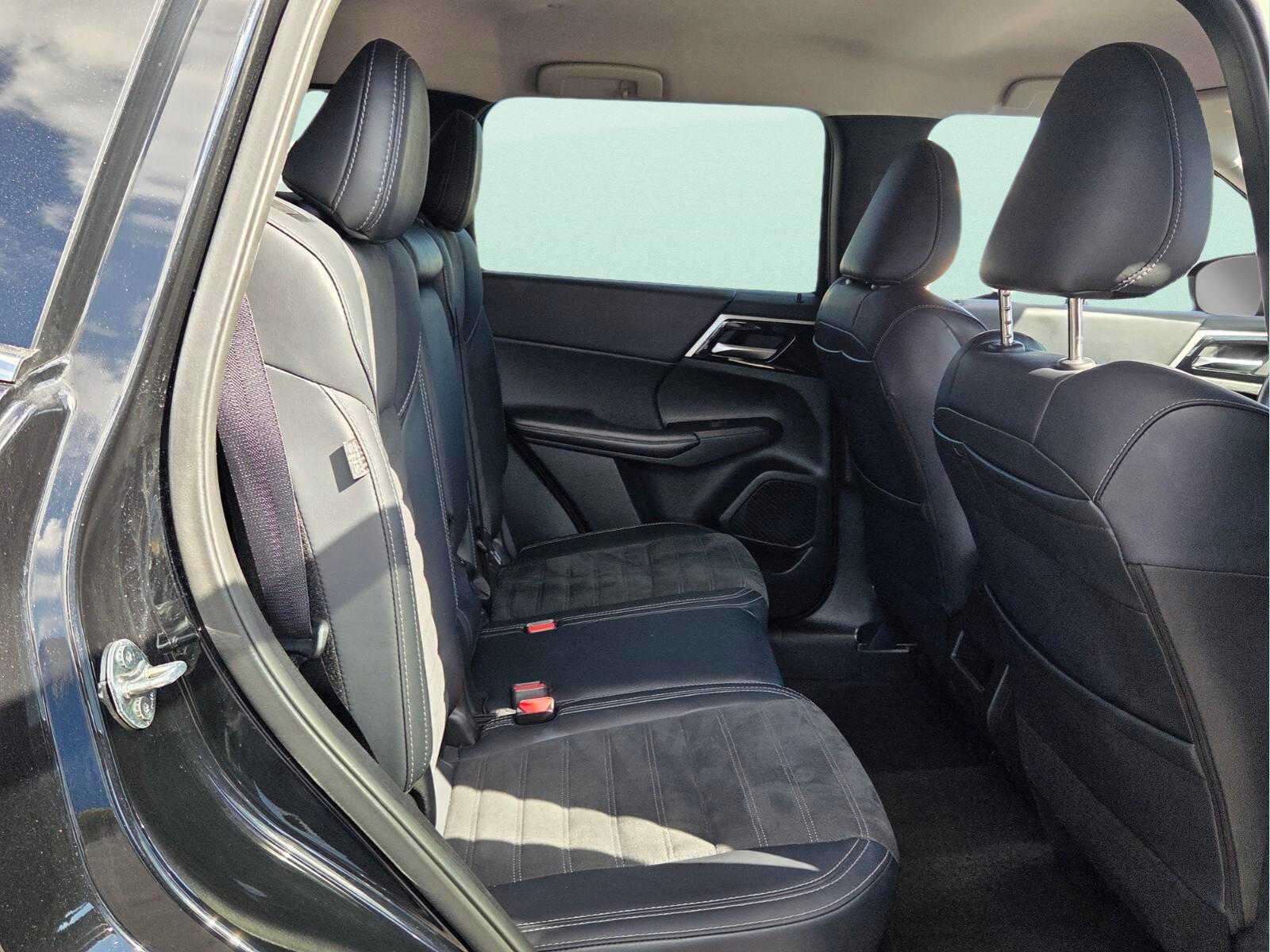 Used 2024 Mitsubishi Outlander SE AWD/4WD image 18