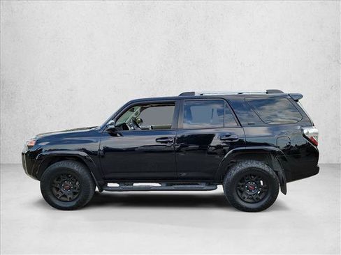 Used 2022 Toyota 4Runner SR5 Premium w/ Moonroof Package AWD/4WD image 8