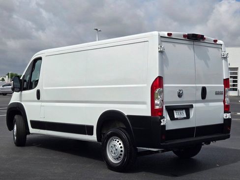 Used 2025 RAM ProMaster 2500 w/ Convenience Group FWD image 13