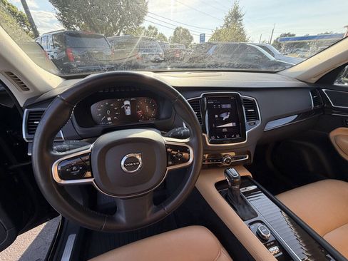 Used 2016 Volvo XC90 T6 Momentum w/ Momentum Plus Package AWD/4WD image 15