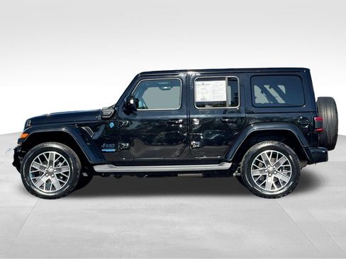 Used 2022 Jeep Wrangler Unlimited Sahara AWD/4WD image 4
