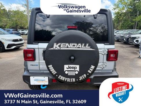 Used 2024 Jeep Wrangler Unlimited w/ Convenience Group AWD/4WD image 5