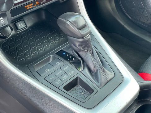 Used 2019 Toyota RAV4 LE w/ All Weather Liner Package image 22