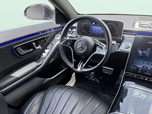 Used 2022 Mercedes-Benz S 580 4MATIC Sedan w/ AMG Line Package image 33