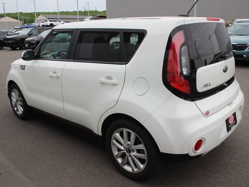 Used 2019 Kia Soul + FWD image 24