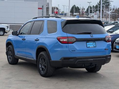 Used 2025 Honda Pilot TrailSport image 7