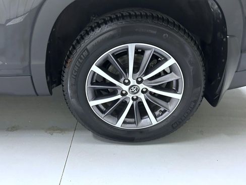 Used 2019 Toyota Highlander XLE image 23