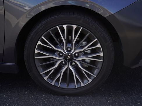Used 2022 Kia Forte GT-Line w/ GT-Line Technology Package FWD image 4