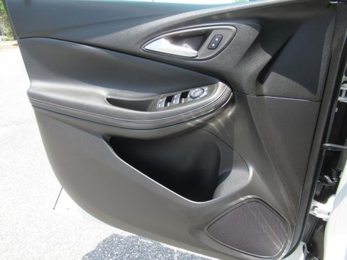 Used 2023 Buick Encore GX Preferred w/ Cold Weather Comfort Package AWD/4WD image 18