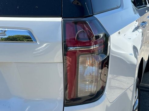 Used 2021 Chevrolet Tahoe Premier AWD/4WD image 18