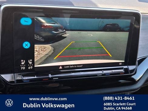 Used 2024 Volkswagen Atlas Cross Sport SE FWD image 15