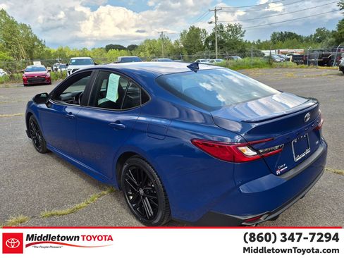 Used 2025 Toyota Camry SE FWD image 5