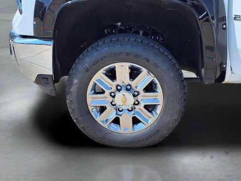 Used 2025 Chevrolet Silverado 2500 LTZ w/ LTZ Convenience Package AWD/4WD image 22