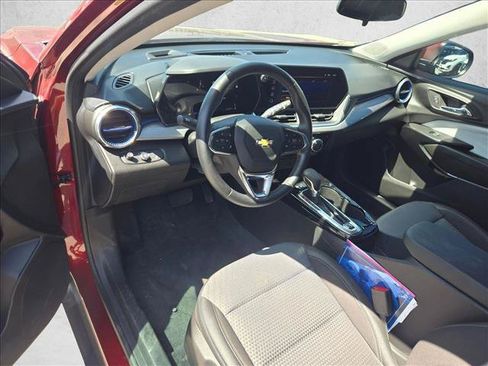 Used 2024 Chevrolet Trax LT w/ LT Convenience Package FWD image 10