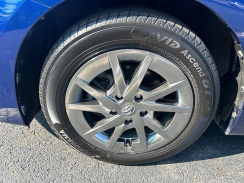 Used 2017 Toyota Prius V Three FWD image 29