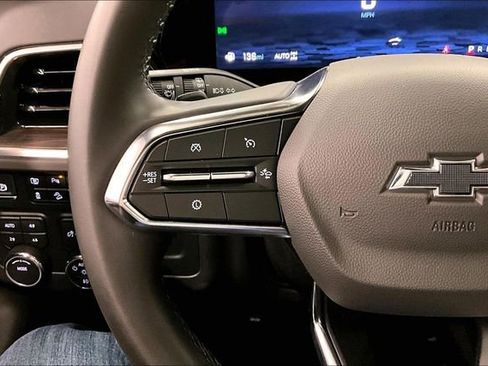 Used 2025 Chevrolet Suburban Z71 image 27