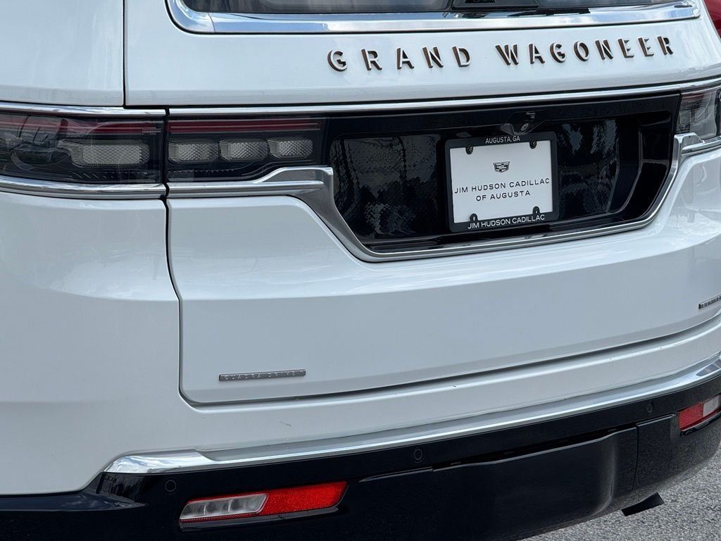 Used 2023 Jeep Grand Wagoneer Series III AWD/4WD image 10