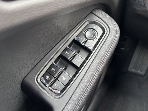 Certified 2023 Porsche Macan AWD/4WD image 30