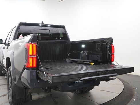 Used 2024 Toyota Tacoma TRD Sport w/ TRD Sport Premium Package AWD/4WD image 18