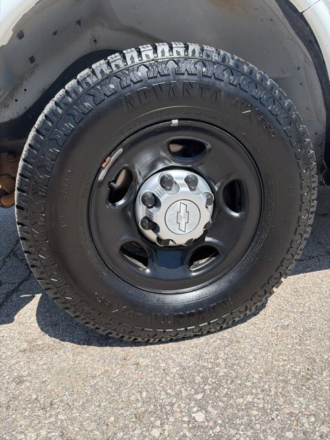 Used 2016 Chevrolet Express 2500 Extended RWD image 9