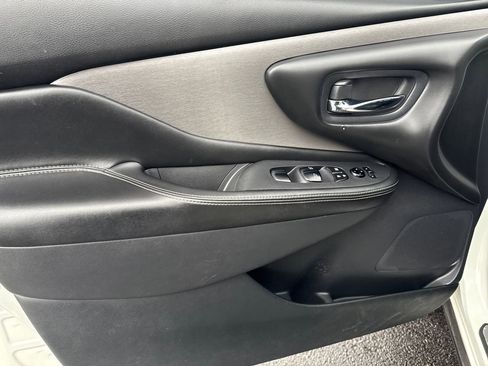 Used 2020 Nissan Murano S image 16