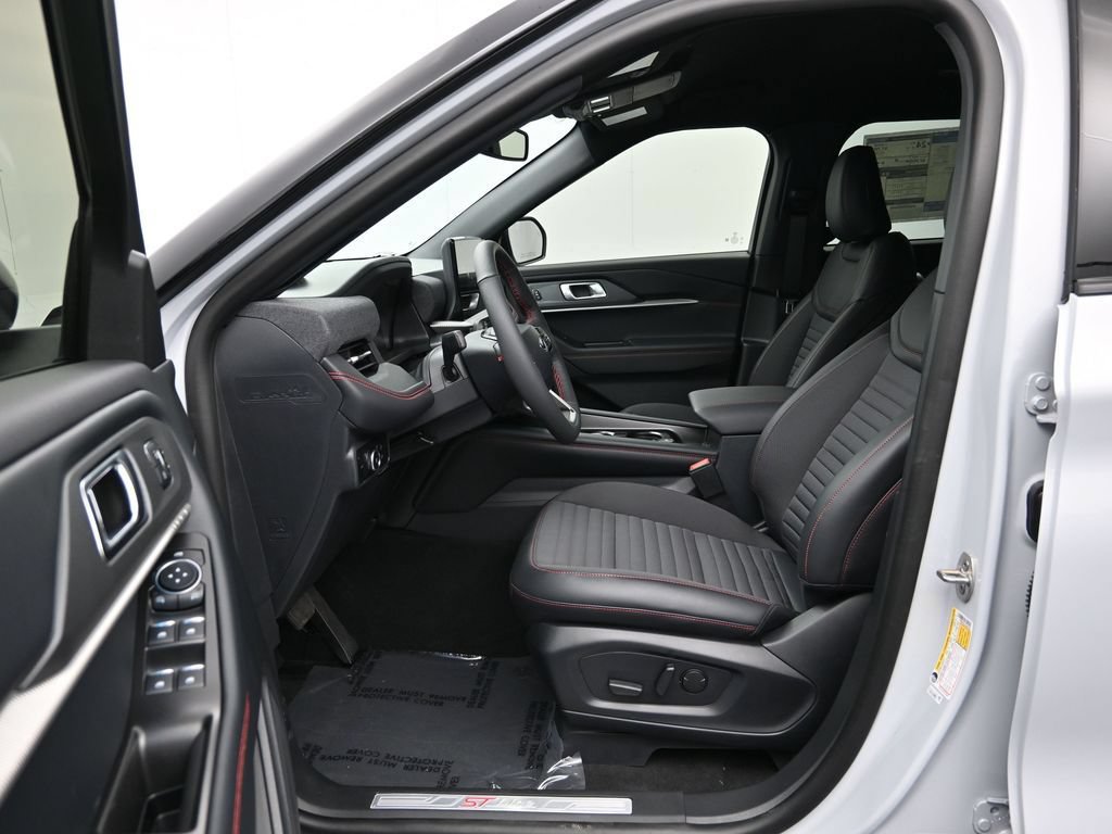 New 2026 Ford Explorer ST-Line w/ ST-Line Street Pack RWD image 13