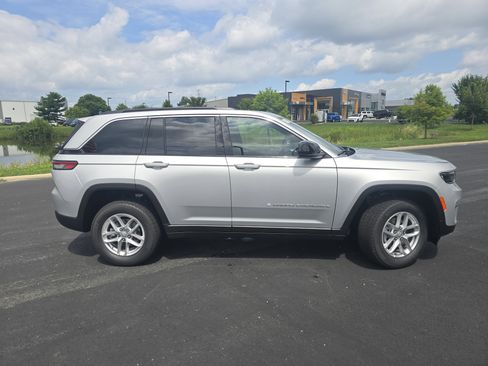 New 2025 Jeep Grand Cherokee Laredo X w/ Luxury Tech Group I image 18