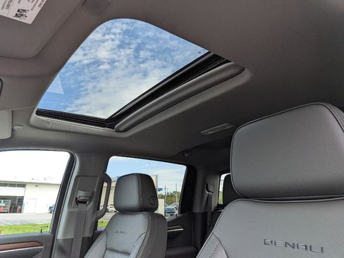 New 2026 GMC Sierra 1500 Denali w/ Technology Package AWD/4WD image 16