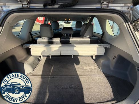 Used 2012 Toyota Prius V Five image 8